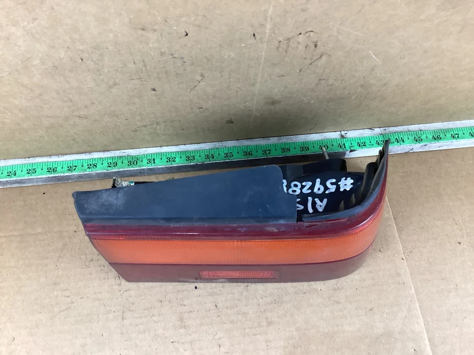 Luz trasera derecha del lado del pasajero Honda Accord 1988-1989 sedán Foto 3 de 4