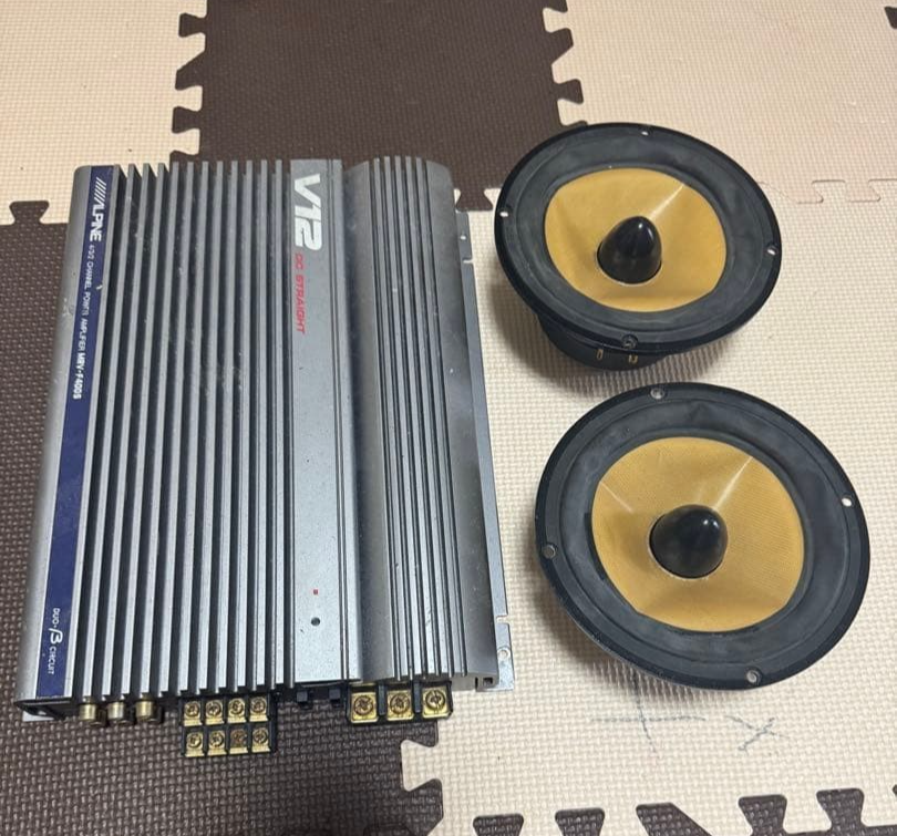 MRV-F400S V12 アンプと FOCAL 6インチスピーカ－2個 MRV-F400S V12 Amplifier and Set of 2 FOCAL 6-inch Speakers From