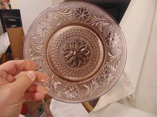 ONE VTG Tiara Exclusives Indiana Glass Pink 8 1/2" Sandwich Glass Plate