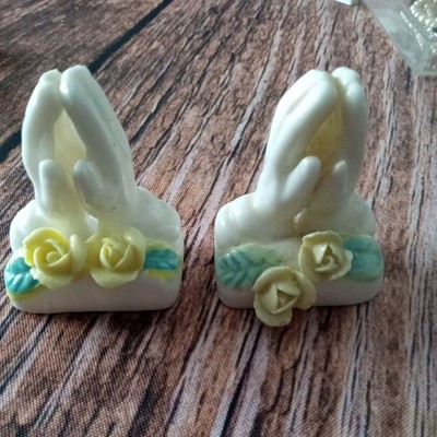 2 sets VINTAGE PRAYING HANDS RELIGIOUS CHRISTIAN YELLOW roses FLOWERS, TINY