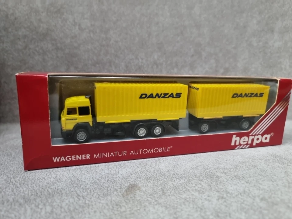 HERPA HO / 1:87 JOB LOT OF 2 X  VOLVO 1 X IVECO  TRUCKS . - Image 2 of 4