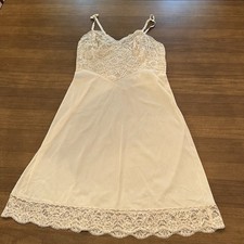 Vanity Fair Vintage Lace Trimmed Full Slip Beige Size 34 S/M
