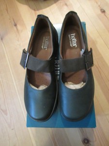 dark green mary jane shoes