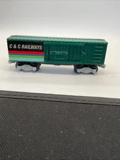 C&C Railways - 2-Track Railcar With Sliding Doors - Green - 5”
