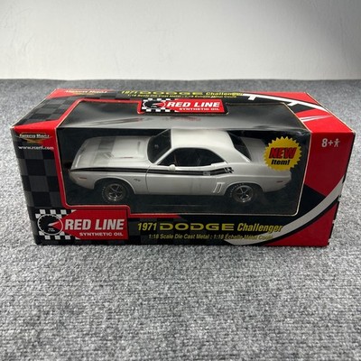 American Muscle 1971 Dodge Challenger 1:18 White Red Line Diecast Car 36986 NEW