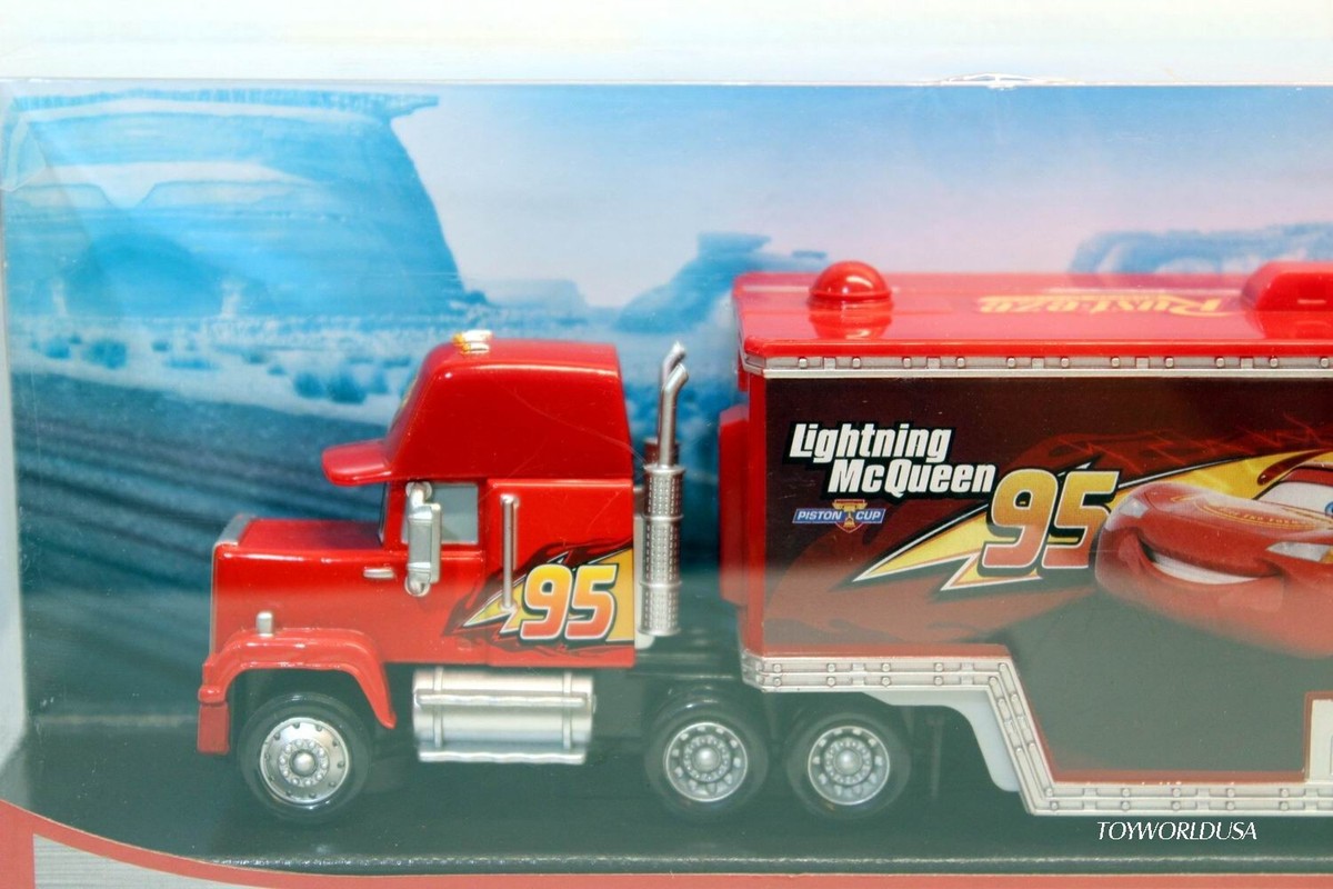 Rusteez Lightning McQueen トレーラー ミニカー 2018 Disney Pixar Cars Lightning McQueen Rust-eze #95 Mack Hauler