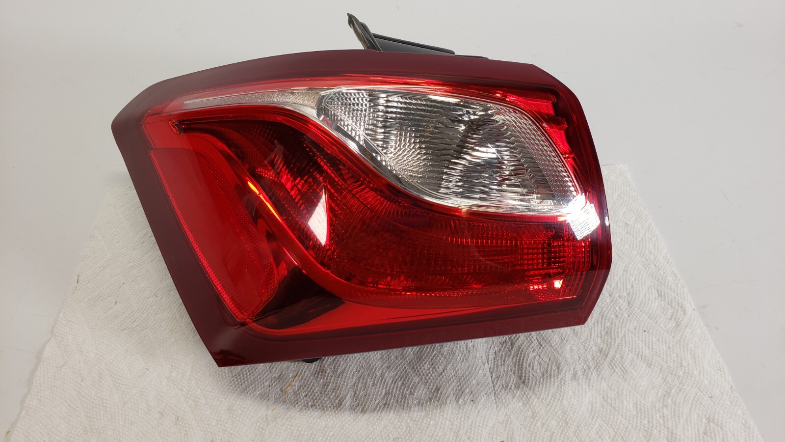 2018-2021 CHEVROLET EQUINOX DRIVER LEFT TAILLIGHT HALOGEN OEM  