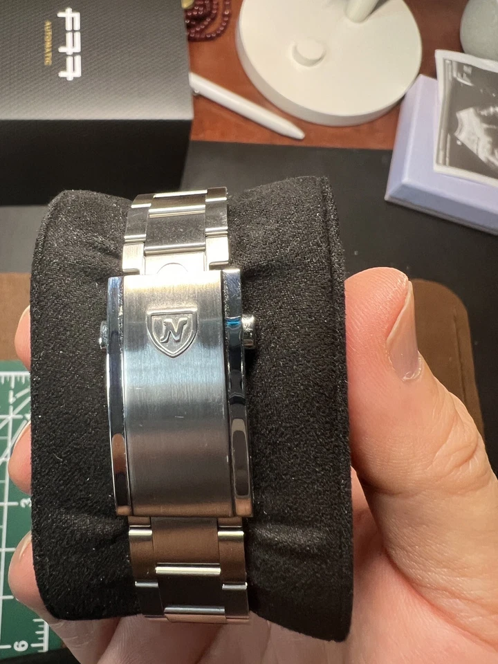 Reloj Nivada Grenchen F77 esfera azul con fecha 84 de 300 usado solo 2 veces Foto 3 de 4