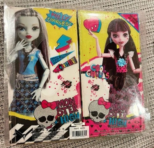 Monster High Draculaura Fashion Doll Case with 57 pcs Ghoul Beauty Playset - Picture 3 of 3
