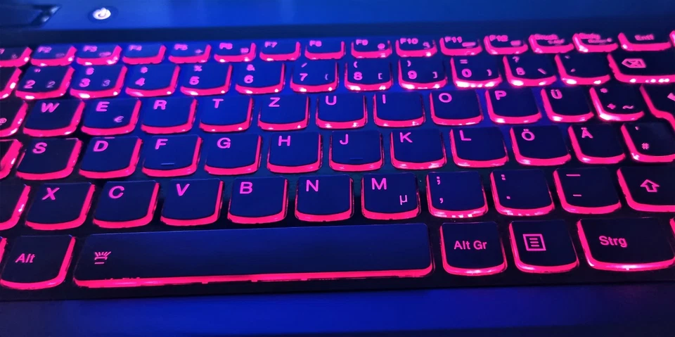 Gaming Lap von Lenovo Y500 15" FHD 16 GB RAM 250GB SSD + 1TB HDD Intel Core i5 - Bild 3 von 4