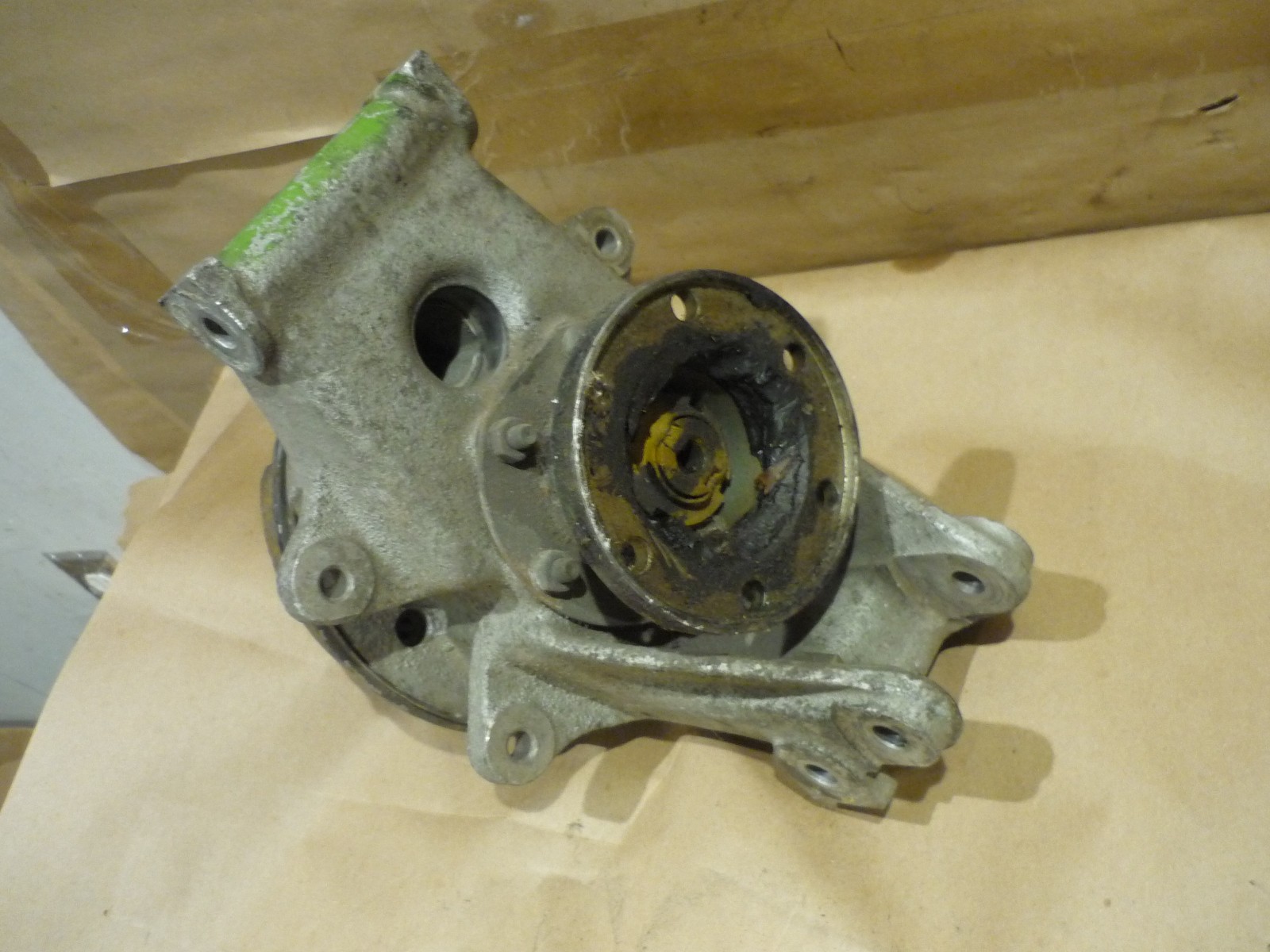 Ferrari  Mondial 8 USA - RH Rear Hub Holder- P/N 117189-108046-104604