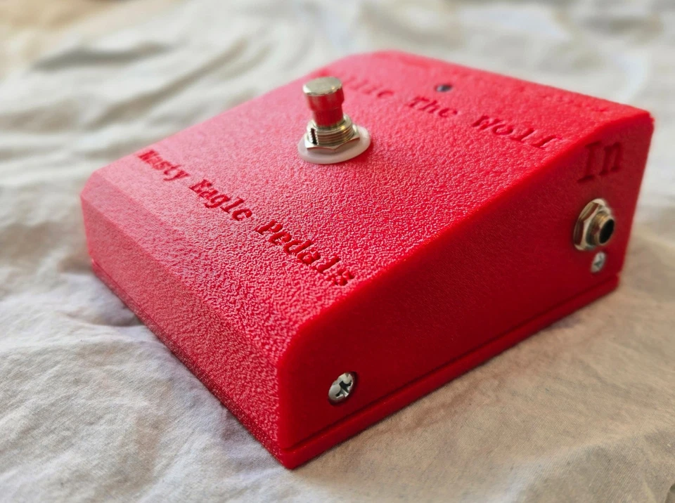 Clon Fuzzrite: Pedales Nasty Eagle - Millie The Wolf - Tonos clásicos de pelusa Foto 2 de 4