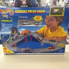 Rare 1999 Hot Wheels Highway Police Chase  89...
