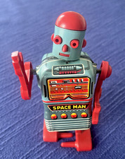 LINEMAR MECHANICAL WALKING SPACE MAN WIND-UP TIN AND PLASTIC ROBOT (NO KEY)