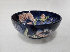 Walter Moorcroft for Moorcroft Pottery Anemone pattern 16 cm bowl Circa 1990