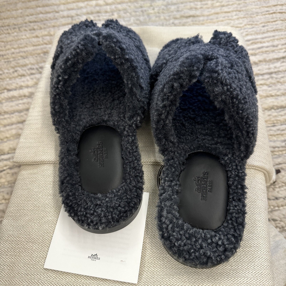 【希少】HERMES Izmir Shearing Fur Black 44 Hermes MEN SANDALS IZMIR SHEEP FUR 410 2G GRIS CHINE UNDER