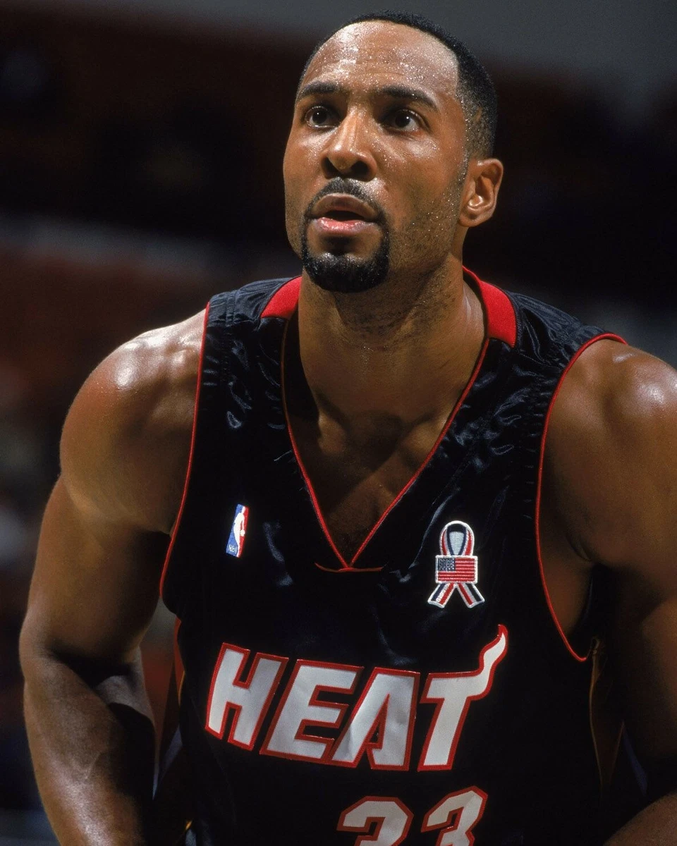 ALONZO MOURNING 8X10 PHOTO MIAMI HEAT BASKETBALL NBA FREE THROW eBay