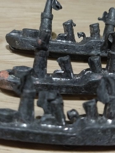 6 Vintage 1950s Tiny Lead Metal Battle Ship Game Pieces Tokens 2 1/2 inches long - Picture 10 of 16