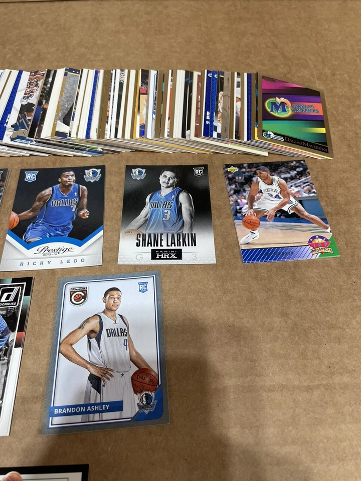 Lote de 100 tarjetas de baloncesto de los Dallas Mavericks novatos y veterinarios modernas y vintage Foto 3 de 4