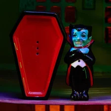 Cracker Barrel Halloween Set Vampire Coffin Salt & Pepper Shakers