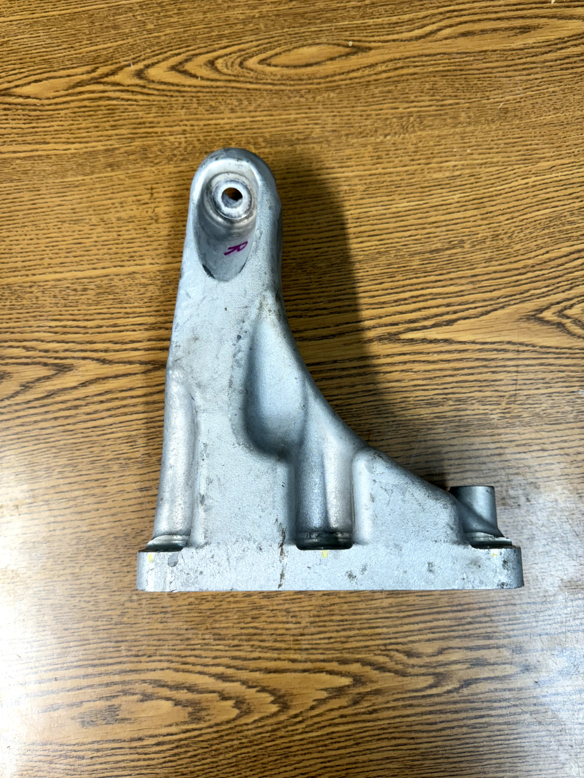 2005-07 Maserati Quattroporte M139 Right Engine Motor Mount Support Bracket OEM