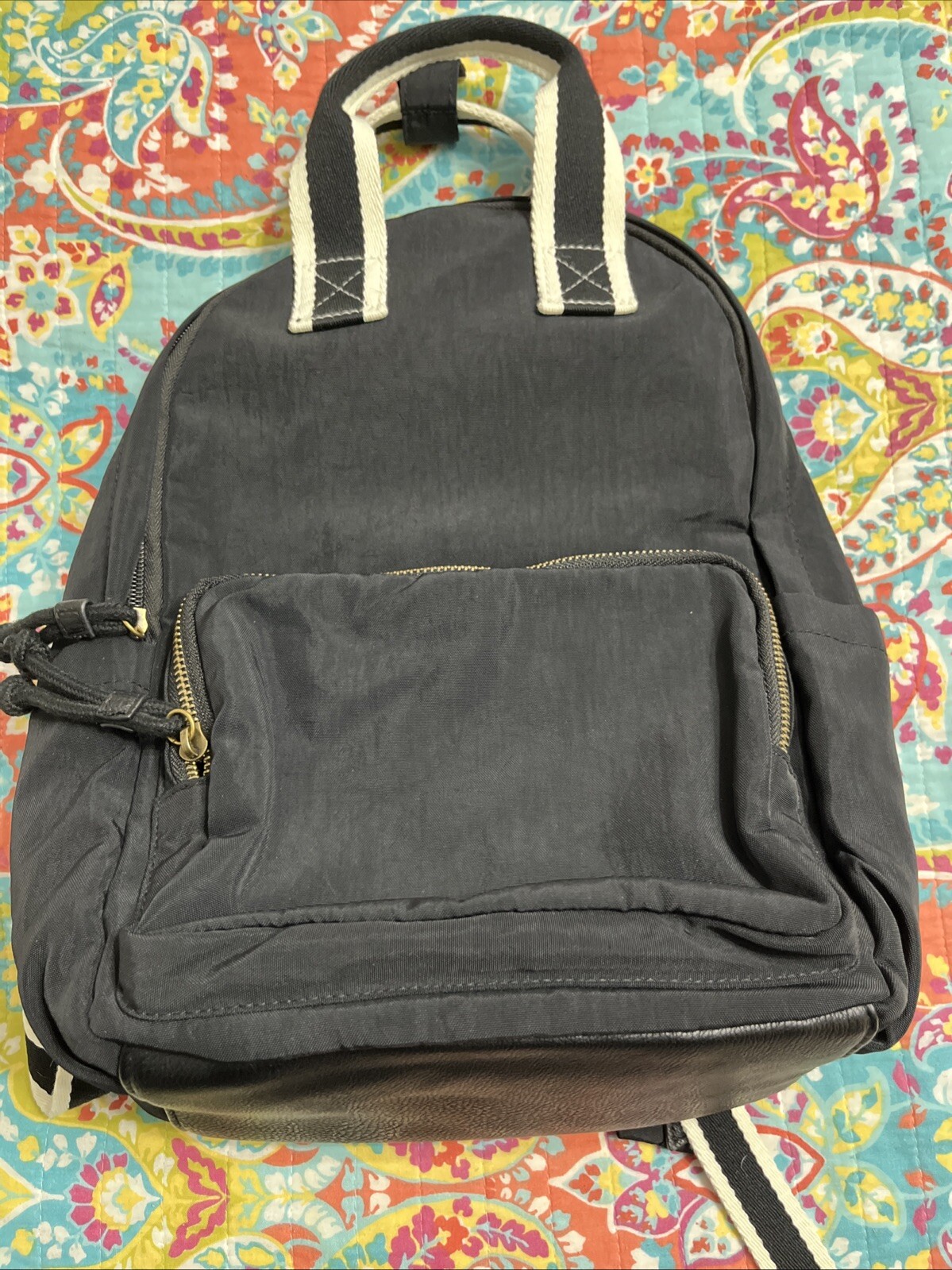 universal thread backpack - image 1