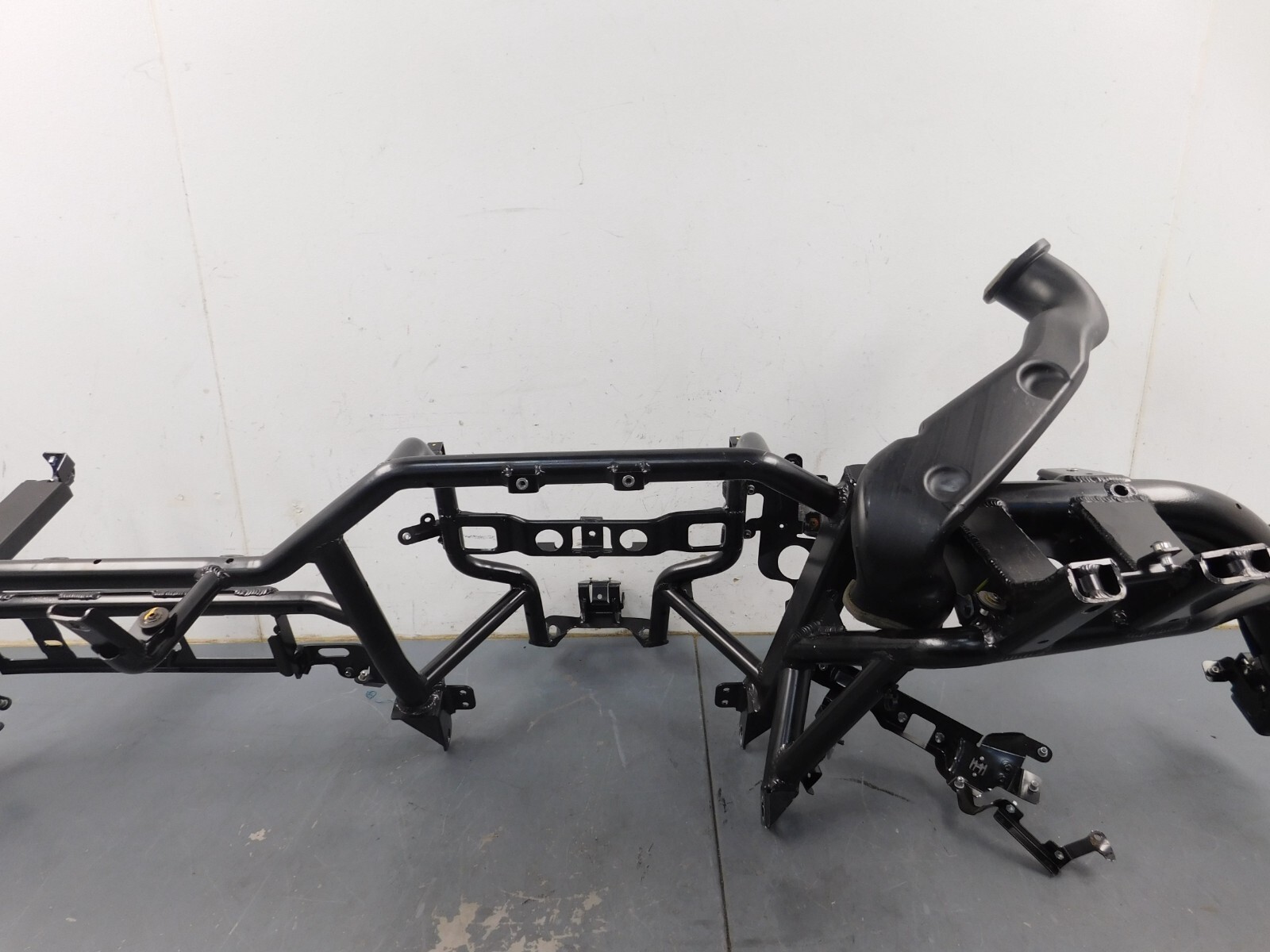 2015 11 12 13 14 16 Ferrari FF Dash Crossmember / Ducts #7170 J1