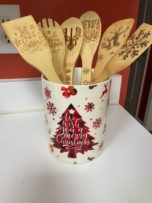 New & Unused Merry Christmas 6" Ceramic Pot & Six Wood Cooking Utensils NIB