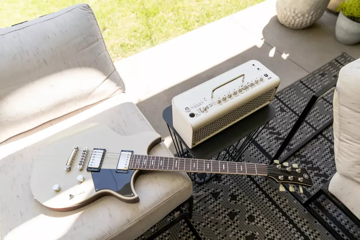 YAMAHA Guitar Amp THR30II Wireless White limited color guitar