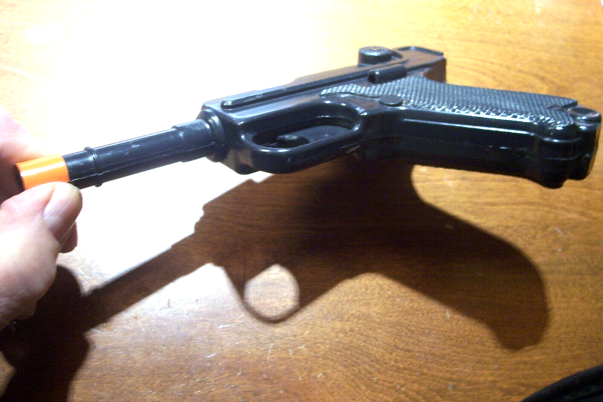 Vintage 60's JAMES BOND 007 Attache luger pistol, Fires/spring