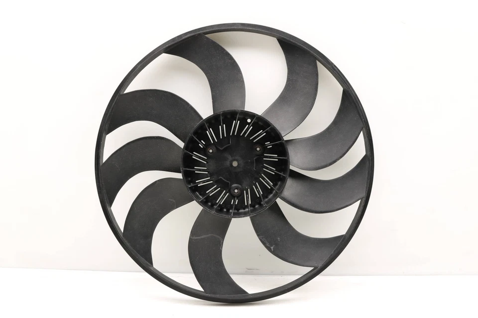2015–2016 BMW 228I XDRIVE 2,0 л — лопасть электрического вентилятора охлаждения 8621191 - Изображение 2 из 4