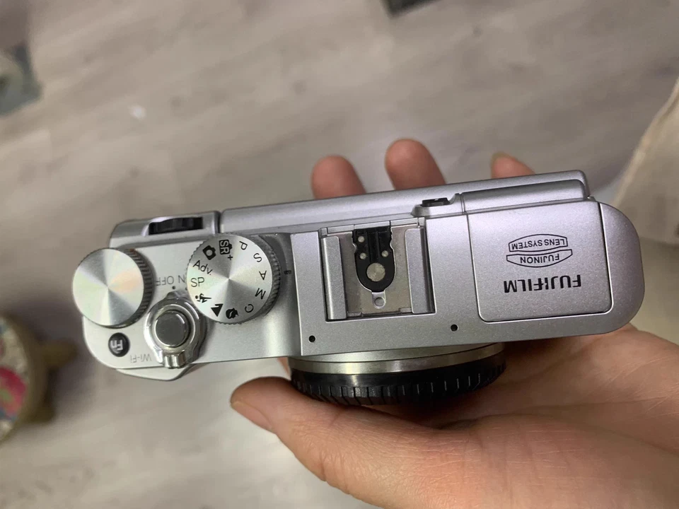 Cámara digital Fujifilm X-M1 16,3 MP solo cuerpo con cargador naranja Foto 2 de 4