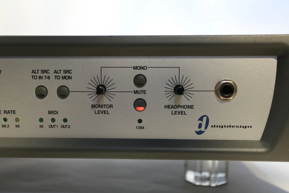 Digi002 Rack 2U rack-mount FireWire audio/MIDI interface- Digidesign Made in PRC - Image 2 of 4