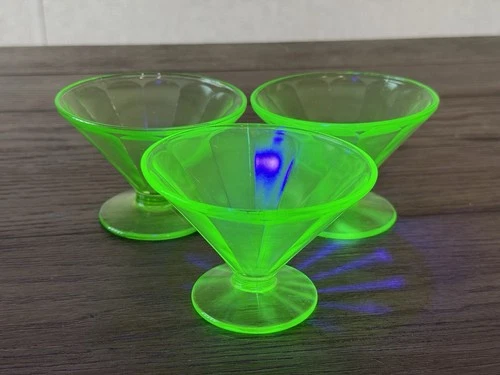 Vintage Federal Uranium Glass Dessert Sherbet/Ice Cream Dish Cups Set Of 3