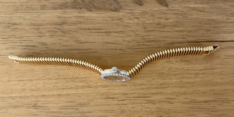 Piaget 18K Gold Diamond Bezel Vintage Watch 6926 E 60 Cal. 9P Manual Wind 56g - Image 4 of 4