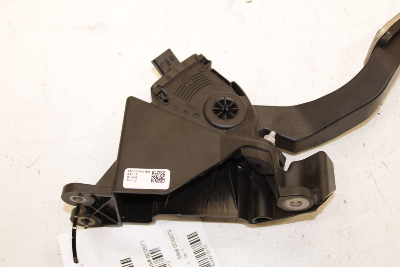 2016-2017 Maserati Ghibli S Q4 3.0L AWD Accelerator Throttle Gas Pedal Sensor