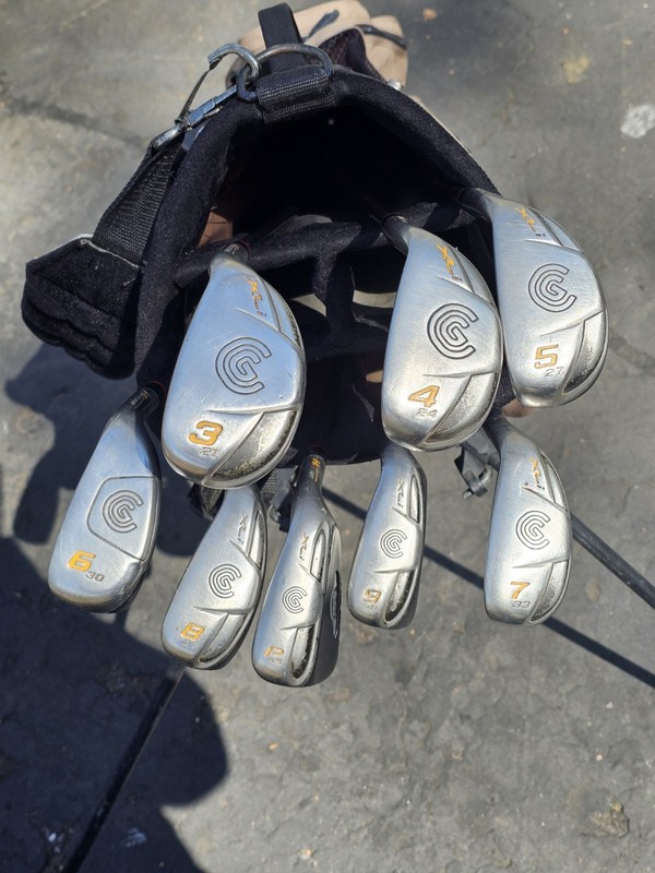 Cleveland HiBore Iron Set 3-PW graphite Right-Handed Silver 8 Clubs