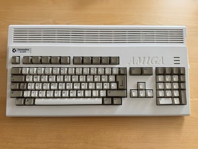  Amiga 1200 Rev 1D4 mit Pistorm 16GB neuem Gehäuse funktioniert  einwandfrei    