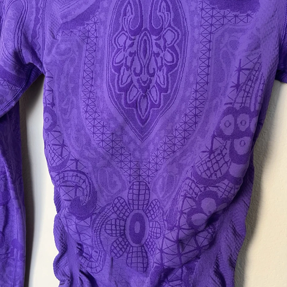 Camiseta deportiva de manga larga tejida elástica púrpura real Athleta talla mediana Foto 3 de 4