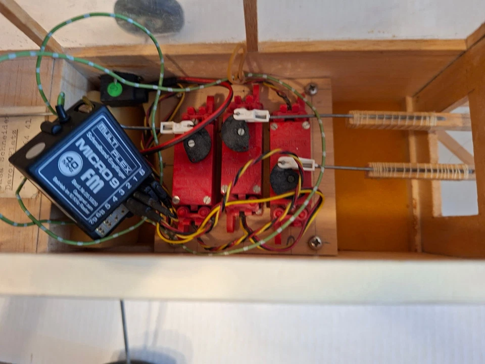 Wie Piper J3 Cub 1200mm inklusive 2T Moto + Servos und Empfänger Holzbau alt - Bild 4 von 4