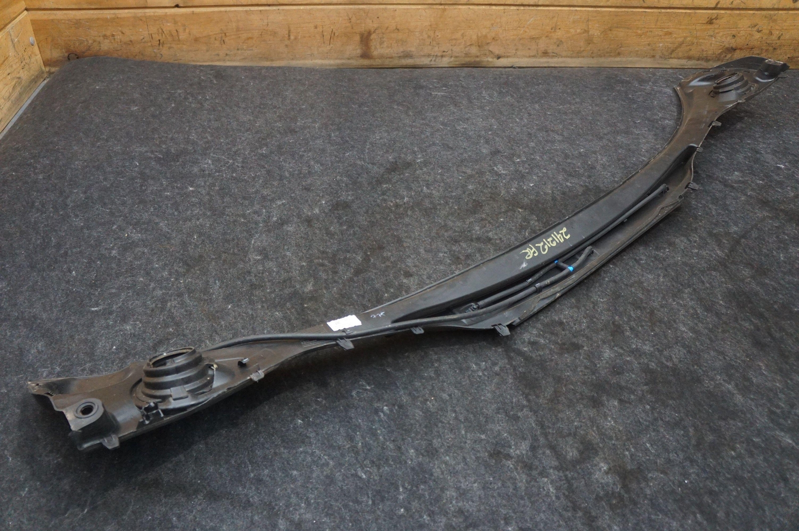Front Cowl Leaf Screen Trim Panel OEM MY83-292670-AD Aston Martin Dbx 707 21-24