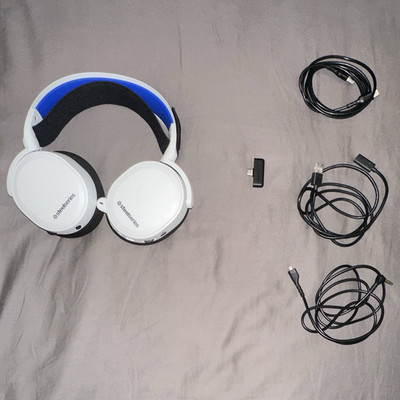 SteelSeries Arctis 7P Over-Ear Gaming Headset White/Blue 3.5mm USB w/ Cables