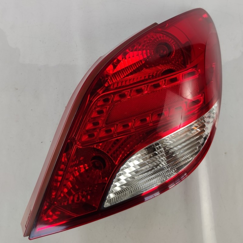6351HQ Fanale post. DX PEUGEOT 207 1.4 VTi Ber. 3p/b/1397cc
