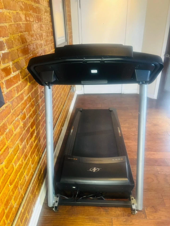 Cinta de correr eléctrica con cable NordicTrack serie T 6,5 - negra (NTL17915) Foto 3 de 4