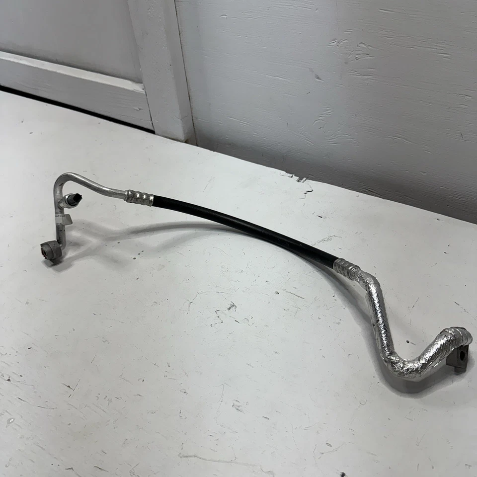 Tubo de manguera de descarga de CA Ford Transit 150 250 350 20-25 sin OEM LK41-19N601-AF Foto 3 de 4