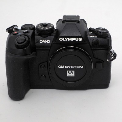 Olympus OM-D E-M1 Mark II   nur 5.800 Auslösungen