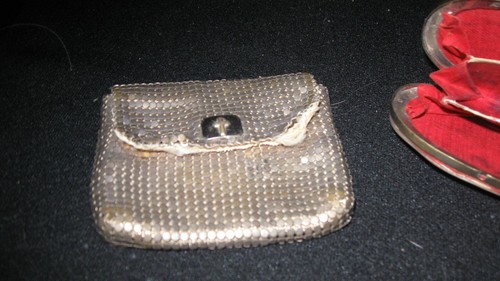 2 Antique Victorian Coin purses silver mesh cross rare clam shell pc TLC 1800s - Picture 8 of 10