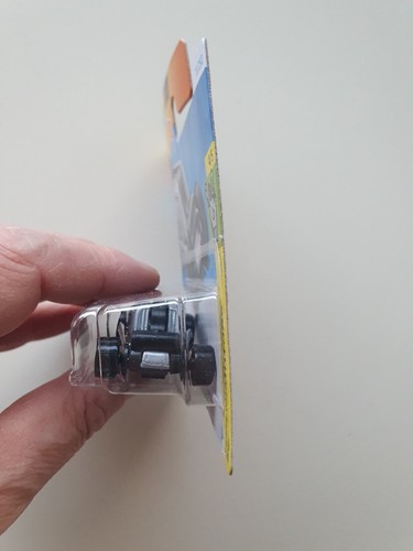 Hot Wheels MO-STASH GRIGIO LET’S RACE NETFLIX 2024 1:64 - Foto 2 di 8