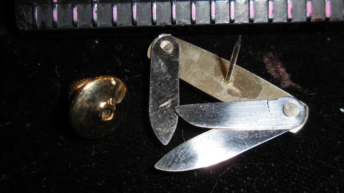 VTG PARKER EAGLE SEKI JAPAN TIE TACK HAT PIN MINIATURE FOLDING