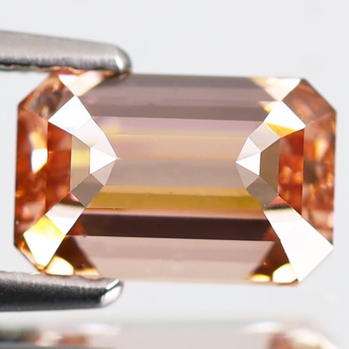 Diamante CVD rosa intenso elegante certificado IGI 1,30 quilates corte esmeralda (8 x 5 mm) VS2 - Imagen 2 de 3
